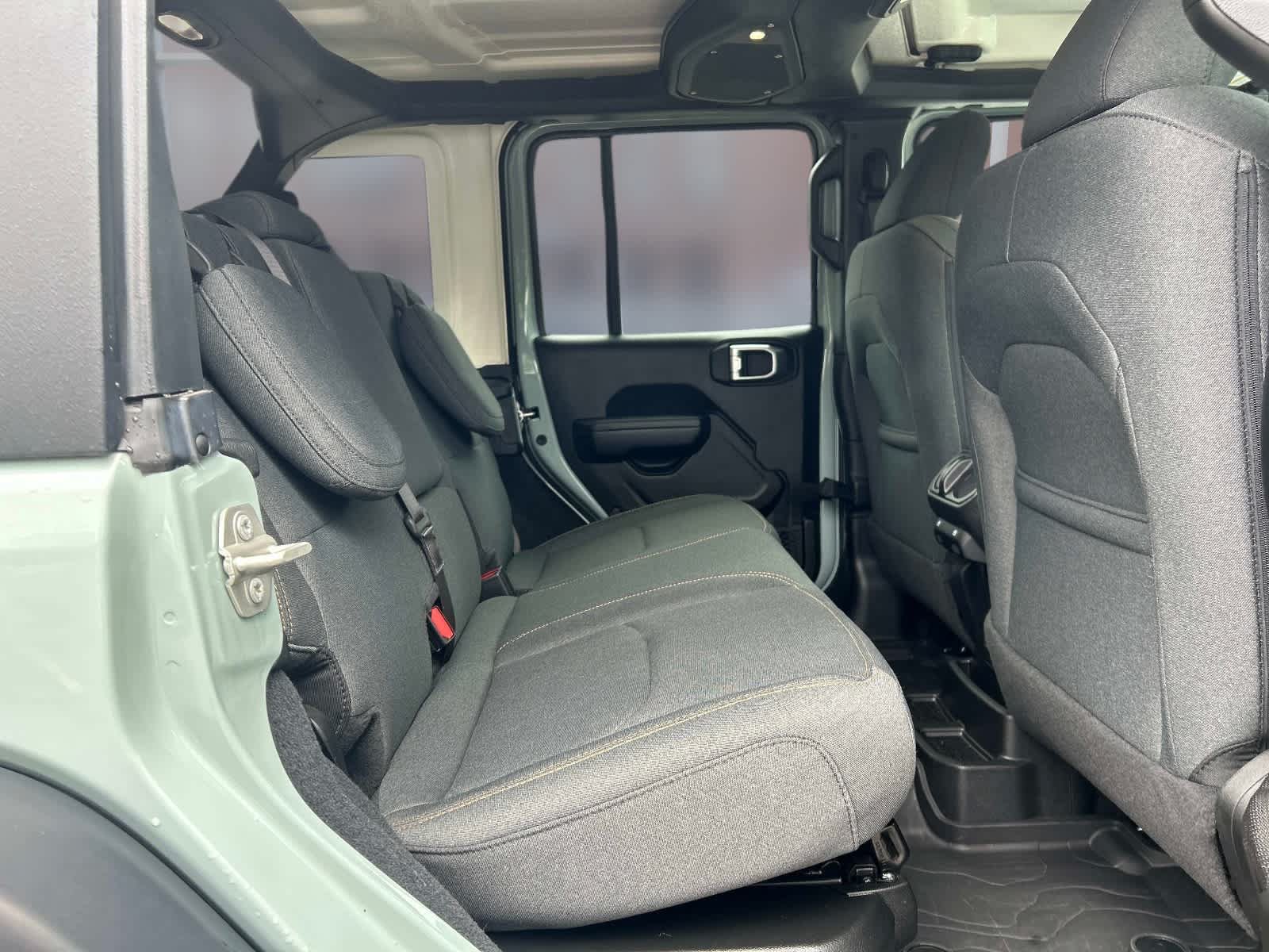 Used 2024 Jeep Wrangler Unlimited AWD/4WD image 22