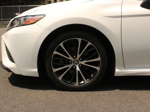 Used 2019 Toyota Camry SE FWD image 10