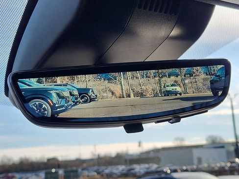 Used 2025 Chevrolet Suburban Premier image 33