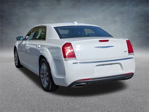 Used 2016 Chrysler 300 Limited image 6