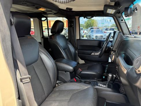 Used 2016 Jeep Wrangler Unlimited Sahara AWD/4WD image 13