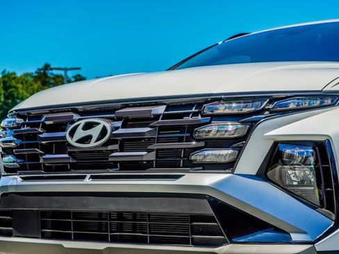 Certified 2025 Hyundai Tucson SEL FWD image 2