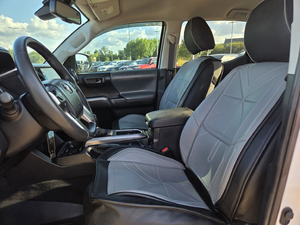 Used 2022 Toyota Tacoma SR5 RWD image 12