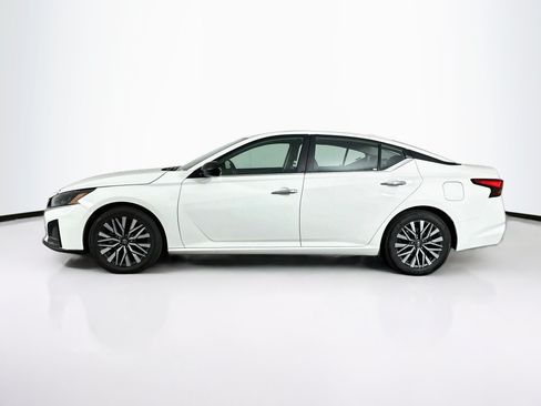 Used 2025 Nissan Altima 2.5 SV FWD image 4