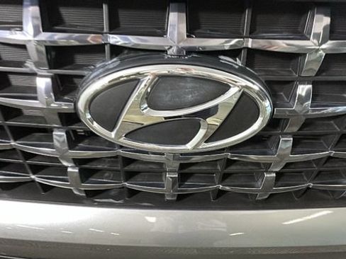 Certified 2023 Hyundai Venue SEL FWD image 8