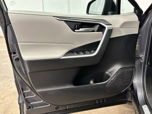 Certified 2025 Toyota RAV4 XLE w/ Convenience Package FWD image 17