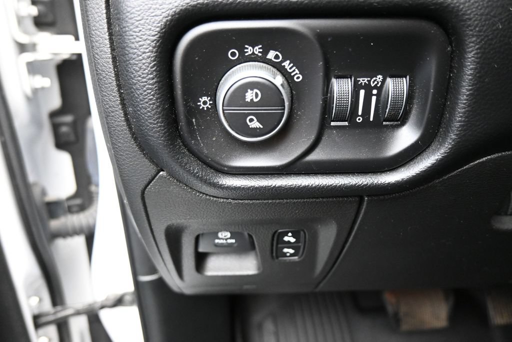 Used 2019 RAM 1500 Big Horn AWD/4WD image 12