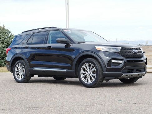 Used 2023 Ford Explorer XLT w/ Equipment Group 202A image 8
