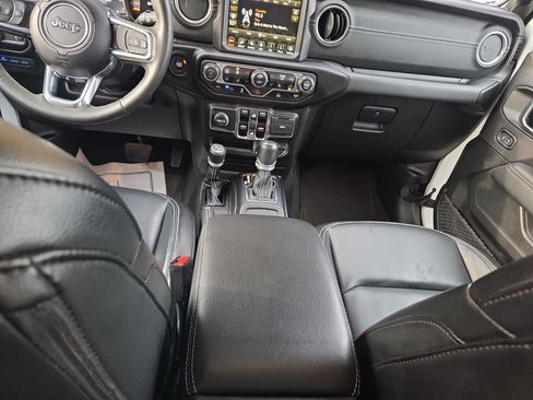 Used 2023 Jeep Wrangler Unlimited Sahara w/ Cold Weather Group AWD/4WD image 10
