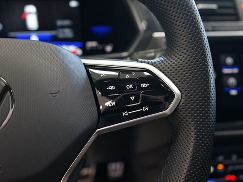 Used 2022 Volkswagen Tiguan SE R-Line AWD/4WD image 32