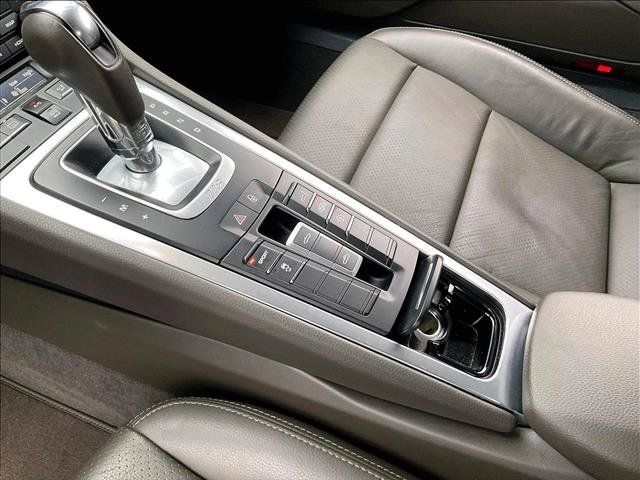 Used 2019 Porsche 718 Boxster RWD image 15