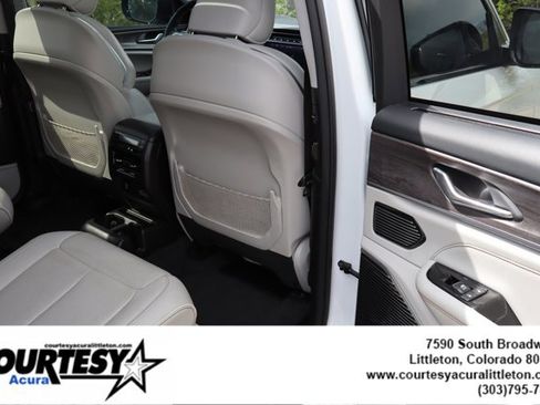 Used 2022 Jeep Grand Cherokee L Overland w/ Luxury Tech Group IV AWD/4WD image 33