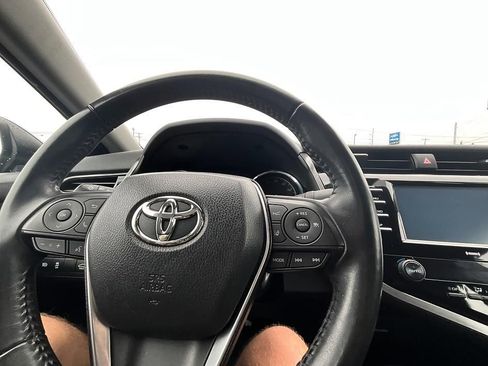 Used 2020 Toyota Camry SE FWD image 15