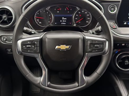 Used 2025 Chevrolet Blazer LT image 11