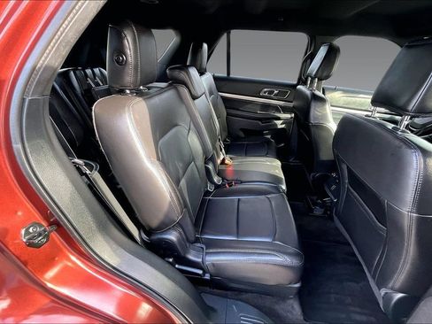Used 2018 Ford Explorer XLT w/ Equipment Group 202A AWD/4WD image 16