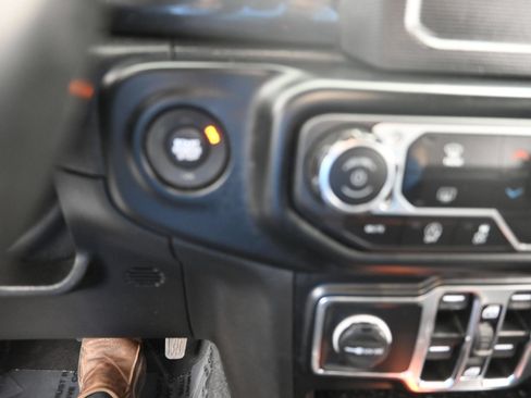 Used 2022 Jeep Wrangler Unlimited Sport AWD/4WD image 16