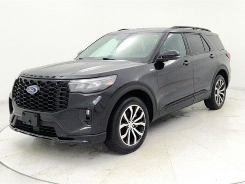 Used 2025 Ford Explorer ST-Line image 8