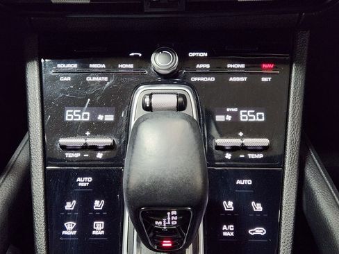 Used 2022 Porsche Cayenne image 38