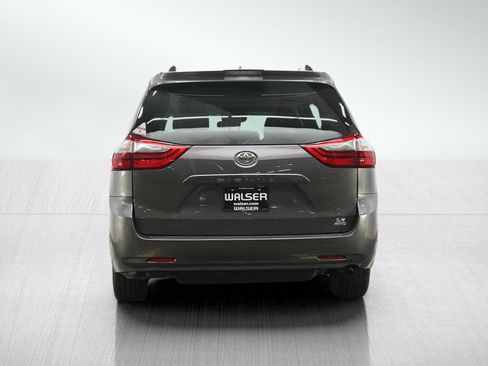 Used 2020 Toyota Sienna LE AWD/4WD image 4