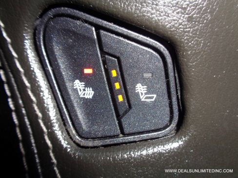 Used 2019 Chevrolet Suburban LT image 15