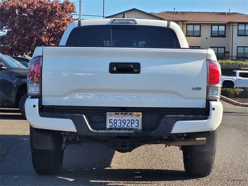 Certified 2022 Toyota Tacoma TRD Off-Road image 7