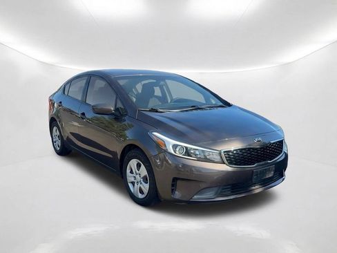 Used 2017 Kia Forte LX FWD image 3