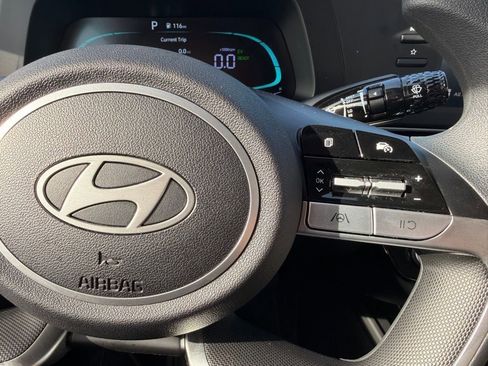 Used 2025 Hyundai Elantra Hybrid FWD image 15