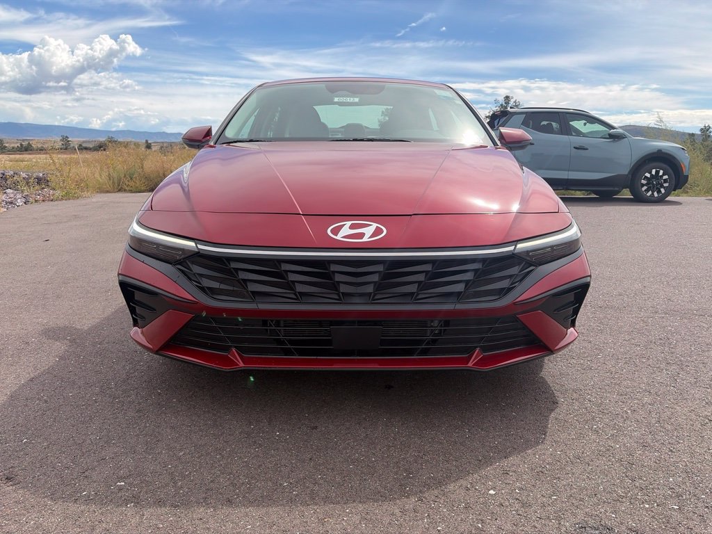 Certified 2025 Hyundai Elantra Limited FWD image 9