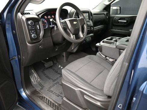 Used 2019 Chevrolet Silverado 1500 Custom w/ Custom Convenience Package AWD/4WD image 2