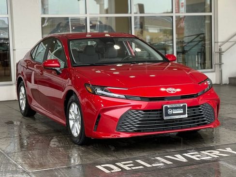 Certified 2025 Toyota Camry LE image 7