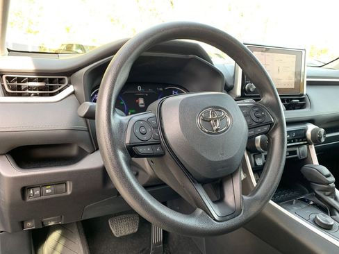 Used 2025 Toyota RAV4 LE image 33