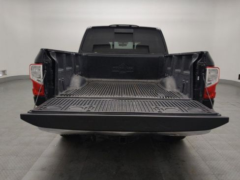 Used 2017 Nissan Titan SV image 29