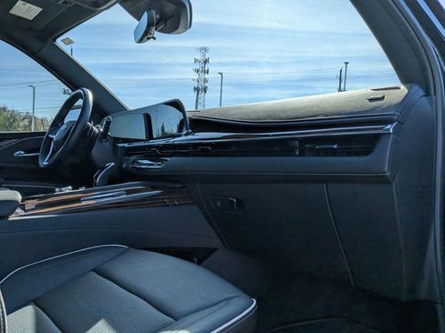 Used 2024 Cadillac Escalade Premium Luxury image 21