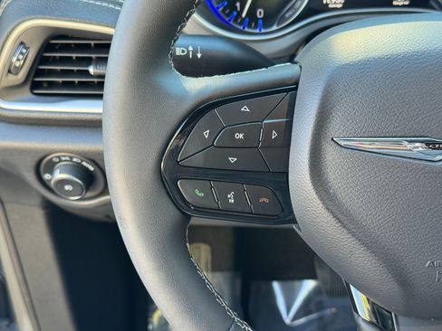 Used 2023 Chrysler Pacifica Touring-L w/ S Appearance Package image 29