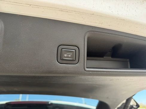 Used 2018 GMC Terrain SLT w/ Infotainment Package II AWD/4WD image 5
