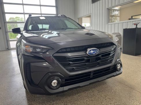 Used 2023 Subaru Outback Premium image 4