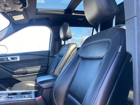 Used 2020 Ford Explorer XLT w/ Equipment Group 202A image 13