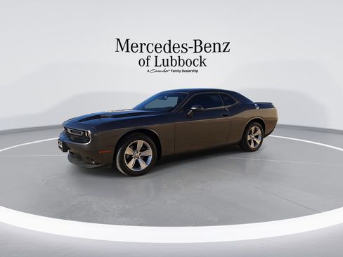Used 2021 Dodge Challenger SXT image 4