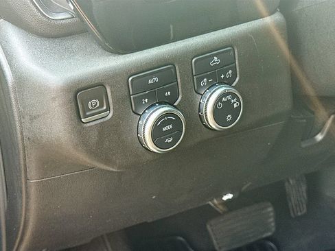Used 2023 GMC Sierra 1500 SLE AWD/4WD image 10