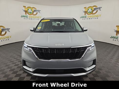 Used 2024 Kia Carnival EX image 3