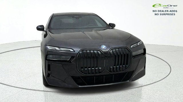 Used 2025 BMW i7 eDrive50 w/ M Sport Package RWD image 3