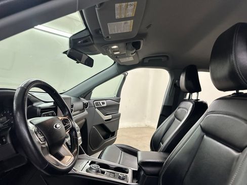 Used 2021 Ford Explorer XLT w/ Equipment Group 202A AWD/4WD image 39