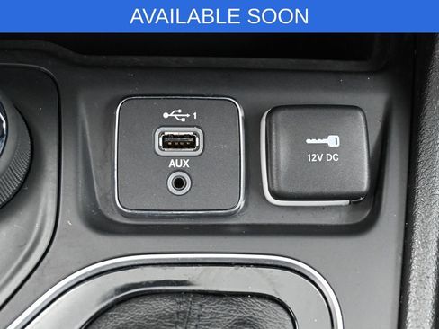 Used 2021 Jeep Cherokee Latitude Plus AWD/4WD image 25