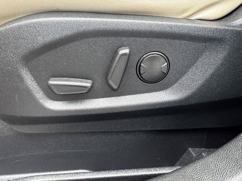 Used 2021 Ford Edge Titanium AWD/4WD image 18