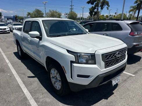 Used 2023 Nissan Frontier SV RWD image 2