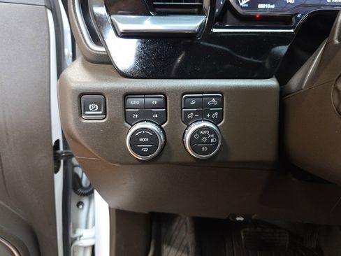 Used 2022 GMC Sierra 1500 SLT image 23