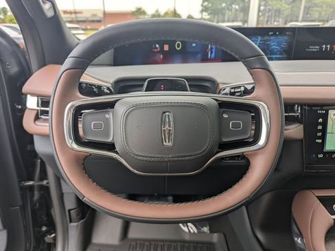 New 2025 Lincoln Navigator Reserve image 11