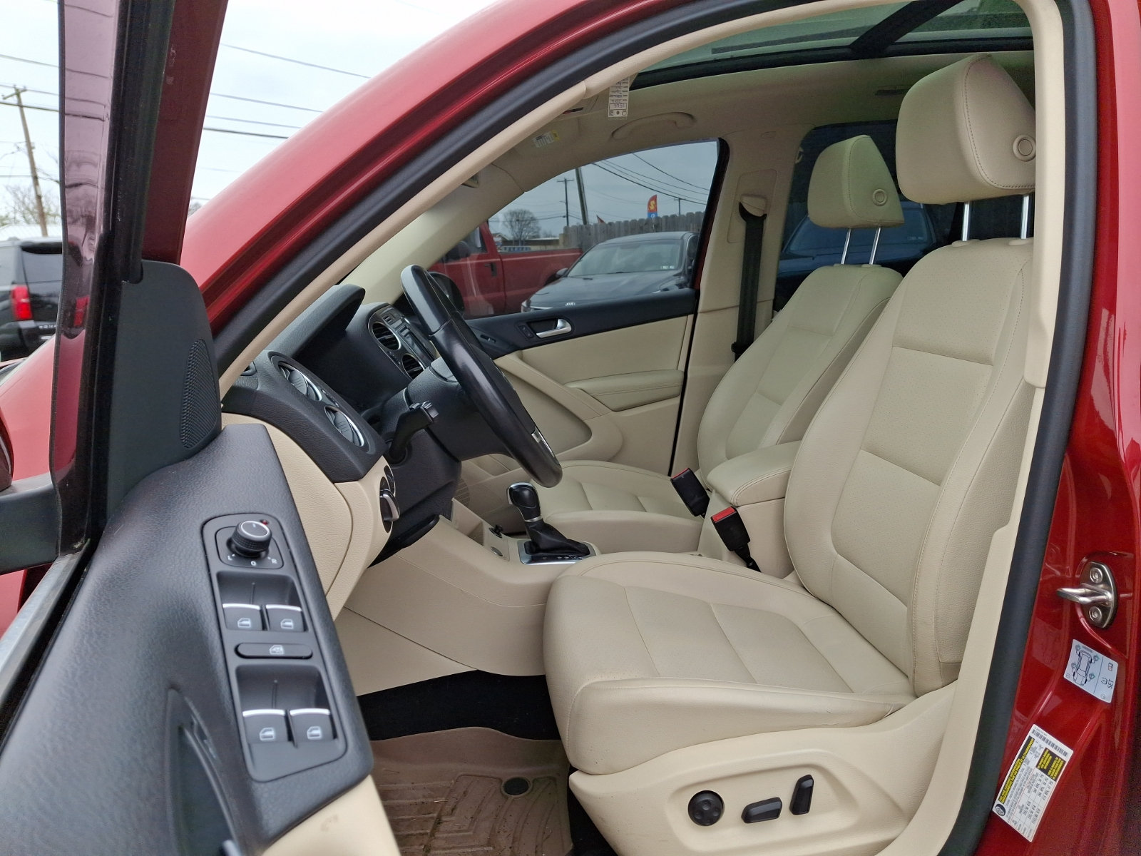 Used 2016 Volkswagen Tiguan SE AWD/4WD image 11