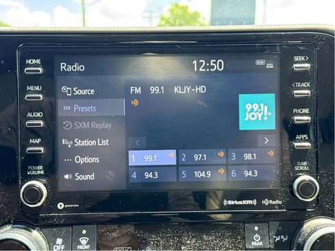 Used 2022 Toyota Highlander XLE AWD/4WD image 22