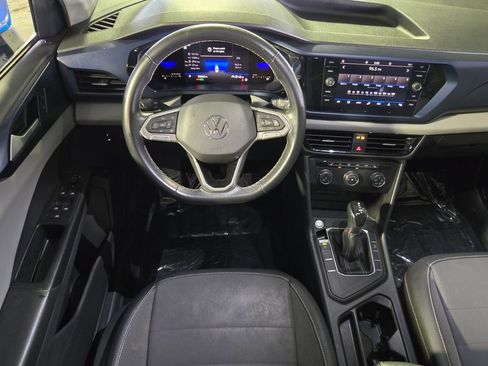 Certified 2022 Volkswagen Taos SE w/ Panoramic Sunroof Package image 12